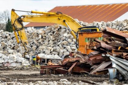 How Demolition Waste Gets Managed on a Professional Construction Site